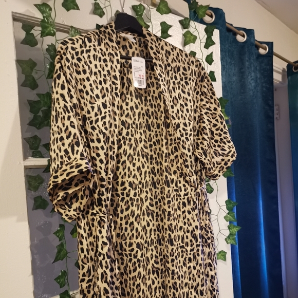 🆕 Forever21 Sleepwear Silky Short Sleeve Cover-up - Picture 11 of 11